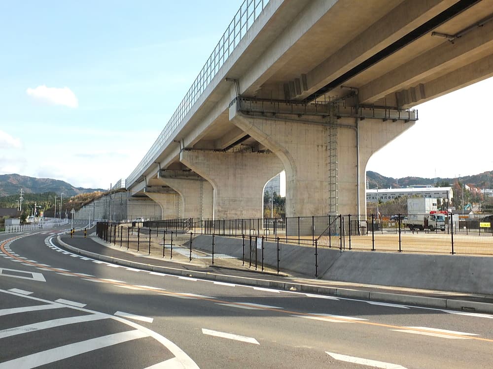 公共事業高速道路高架橋